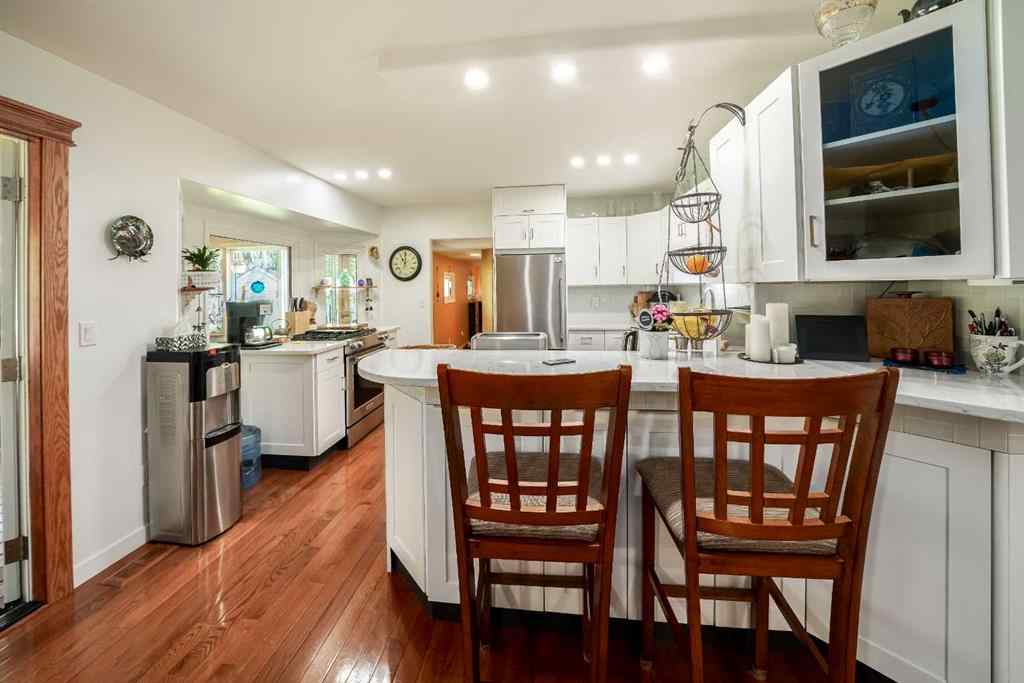 MLS® A2251725 - 4444 50 Street  in Downtown Sylvan Lake, Residential