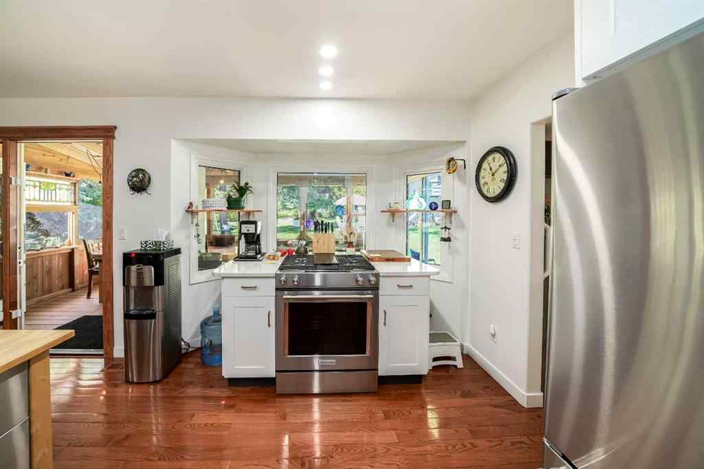 MLS® A2251725 - 4444 50 Street  in Downtown Sylvan Lake, Residential