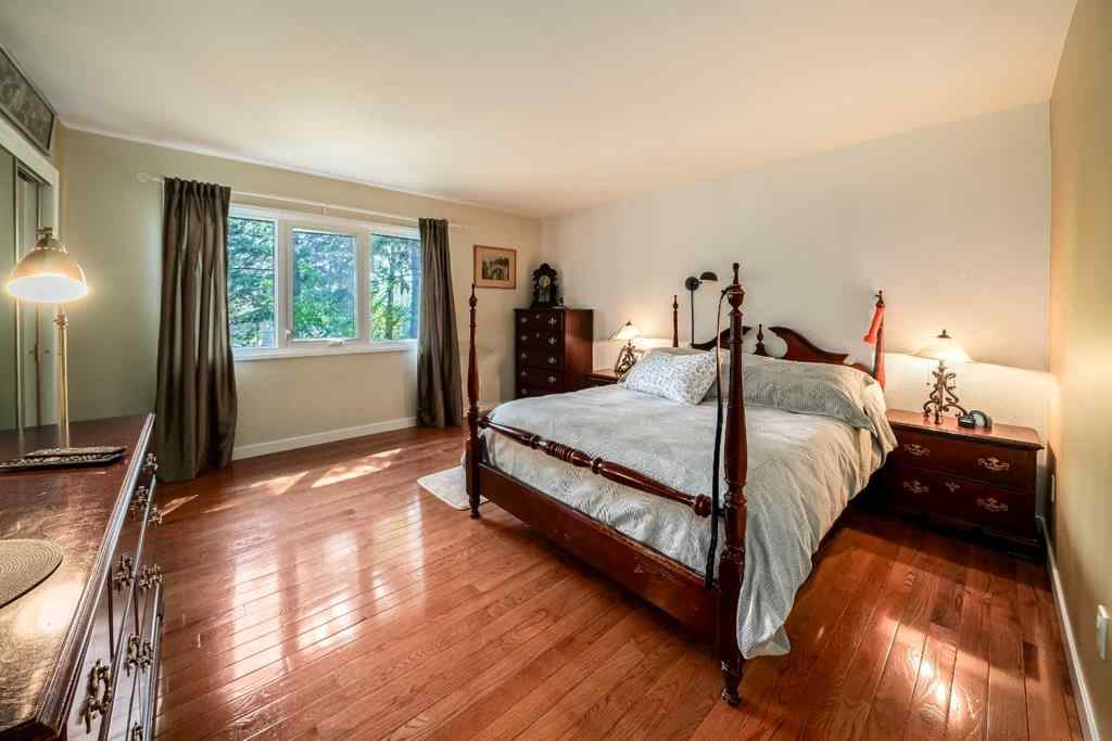 MLS® A2251725 - 4444 50 Street  in Downtown Sylvan Lake, Residential