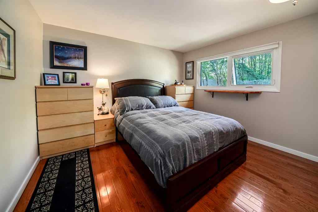 MLS® A2251725 - 4444 50 Street  in Downtown Sylvan Lake, Residential