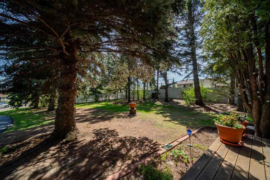 MLS® A2251725 - 4444 50 Street  in Downtown Sylvan Lake, Residential