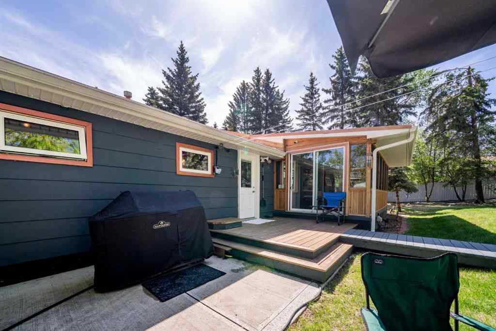 MLS® A2251725 - 4444 50 Street  in Downtown Sylvan Lake, Residential