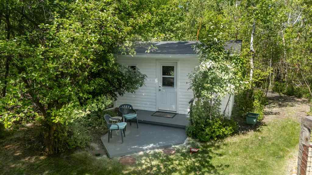 MLS® A2251725 - 4444 50 Street  in Downtown Sylvan Lake, Residential