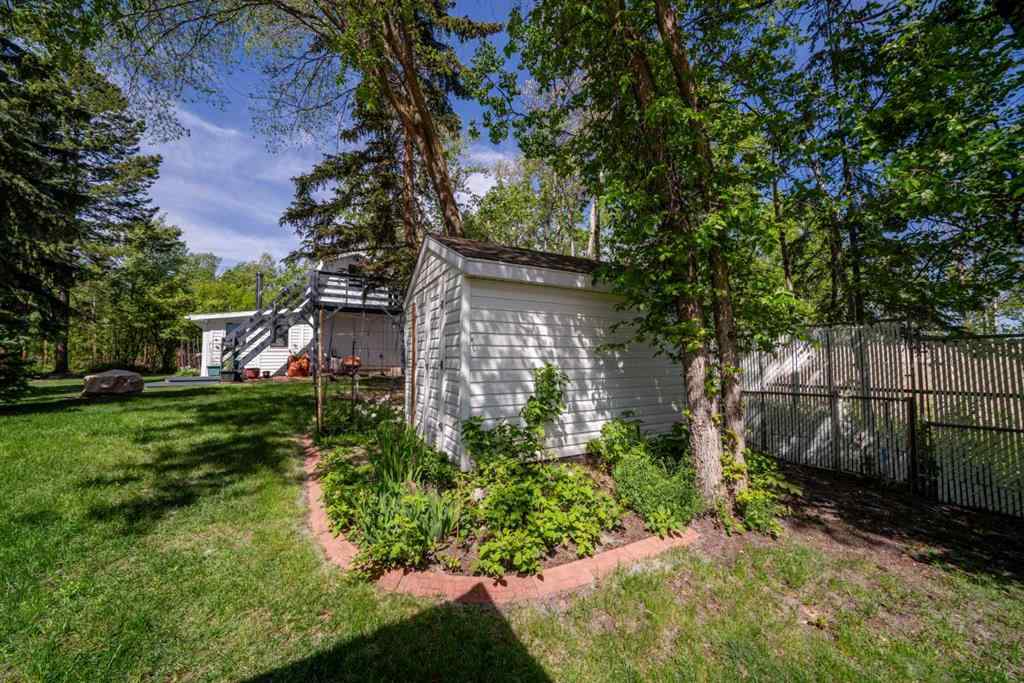 MLS® A2251725 - 4444 50 Street  in Downtown Sylvan Lake, Residential