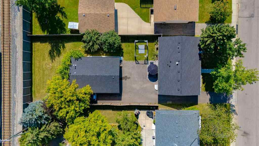 MLS® A2251732 - 392 Cantrell Drive SW in Canyon Meadows Calgary, Residential