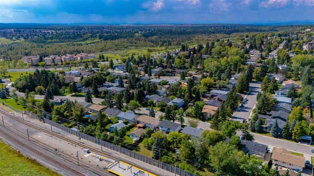 MLS® A2251732 - 392 Cantrell Drive SW in Canyon Meadows Calgary, Residential