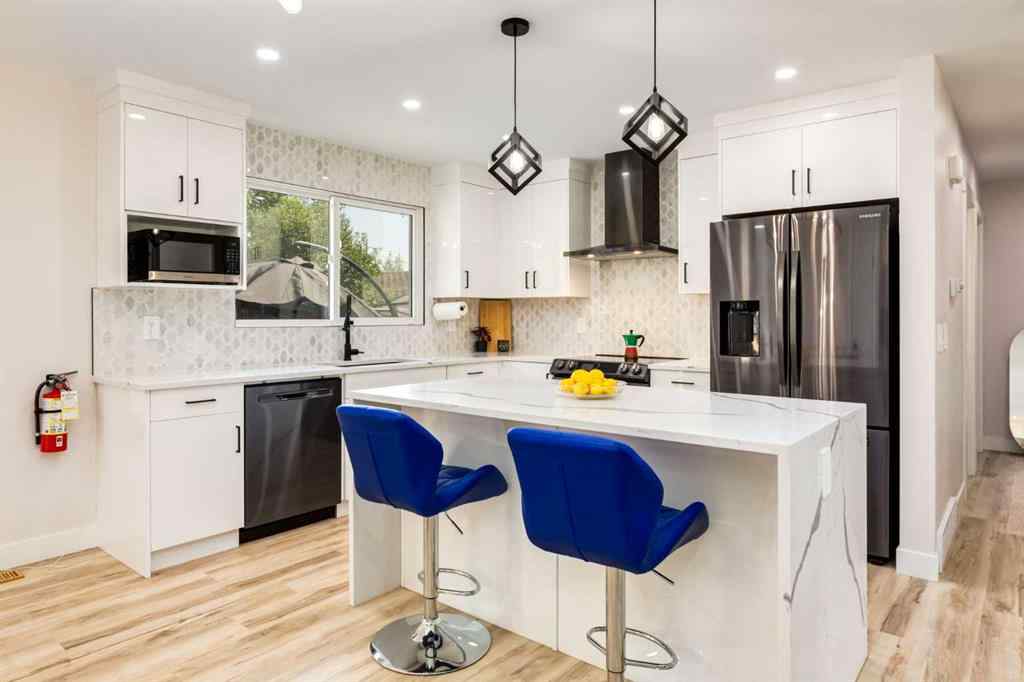 MLS® A2251732 - 392 Cantrell Drive SW in Canyon Meadows Calgary, Residential