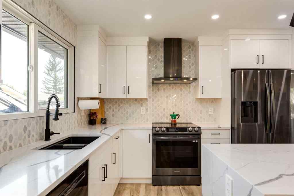 MLS® A2251732 - 392 Cantrell Drive SW in Canyon Meadows Calgary, Residential
