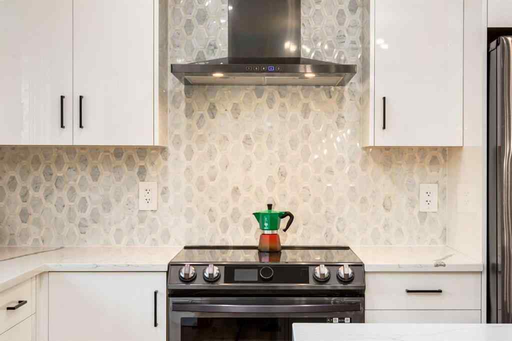 MLS® A2251732 - 392 Cantrell Drive SW in Canyon Meadows Calgary, Residential