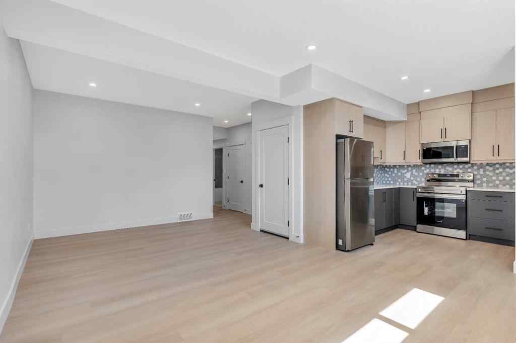 MLS® A2251770 - 42 Collingwood Place NW in Collingwood Calgary, Residential