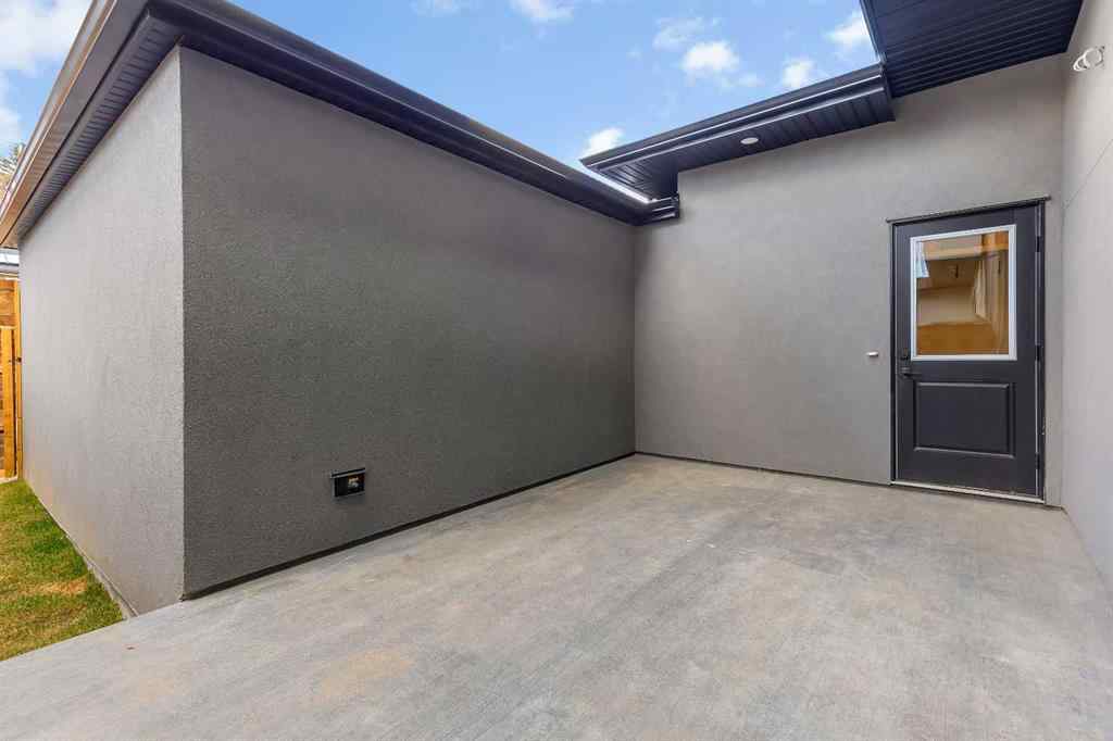 MLS® A2251770 - 42 Collingwood Place NW in Collingwood Calgary, Residential