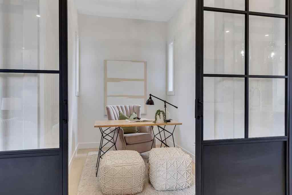 MLS® A2251770 - 42 Collingwood Place NW in Collingwood Calgary, Residential