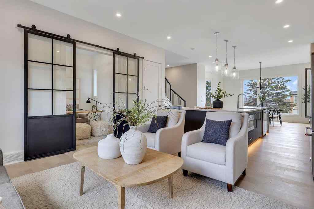 MLS® A2251770 - 42 Collingwood Place NW in Collingwood Calgary, Residential