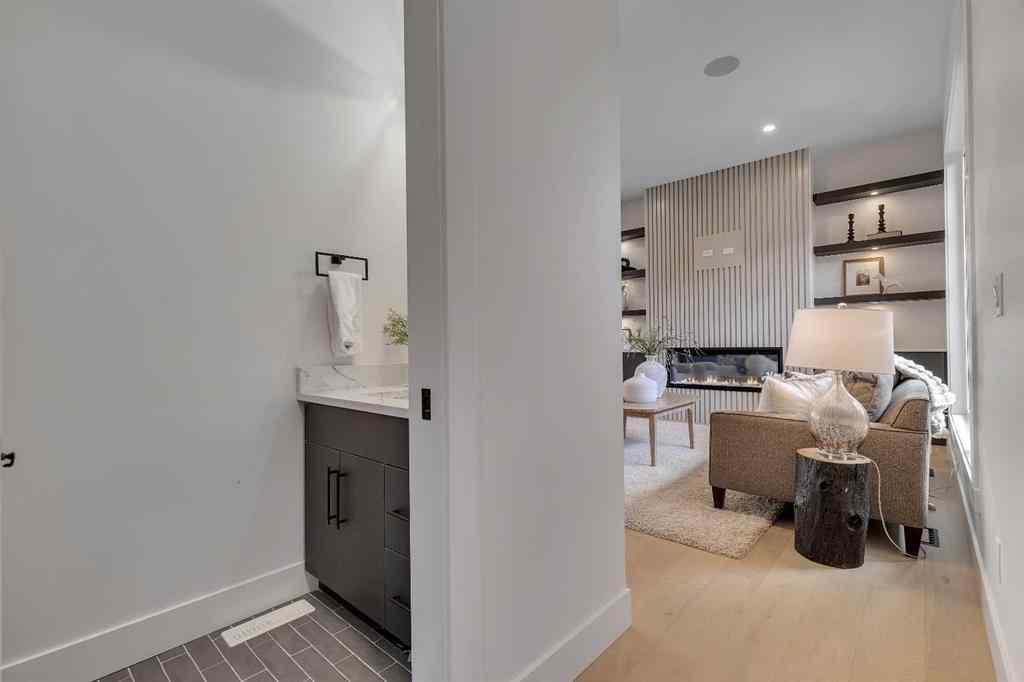 MLS® A2251770 - 42 Collingwood Place NW in Collingwood Calgary, Residential