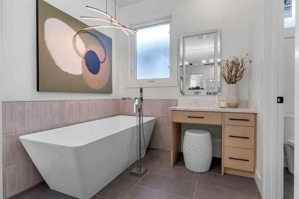 MLS® A2251770 - 42 Collingwood Place NW in Collingwood Calgary, Residential