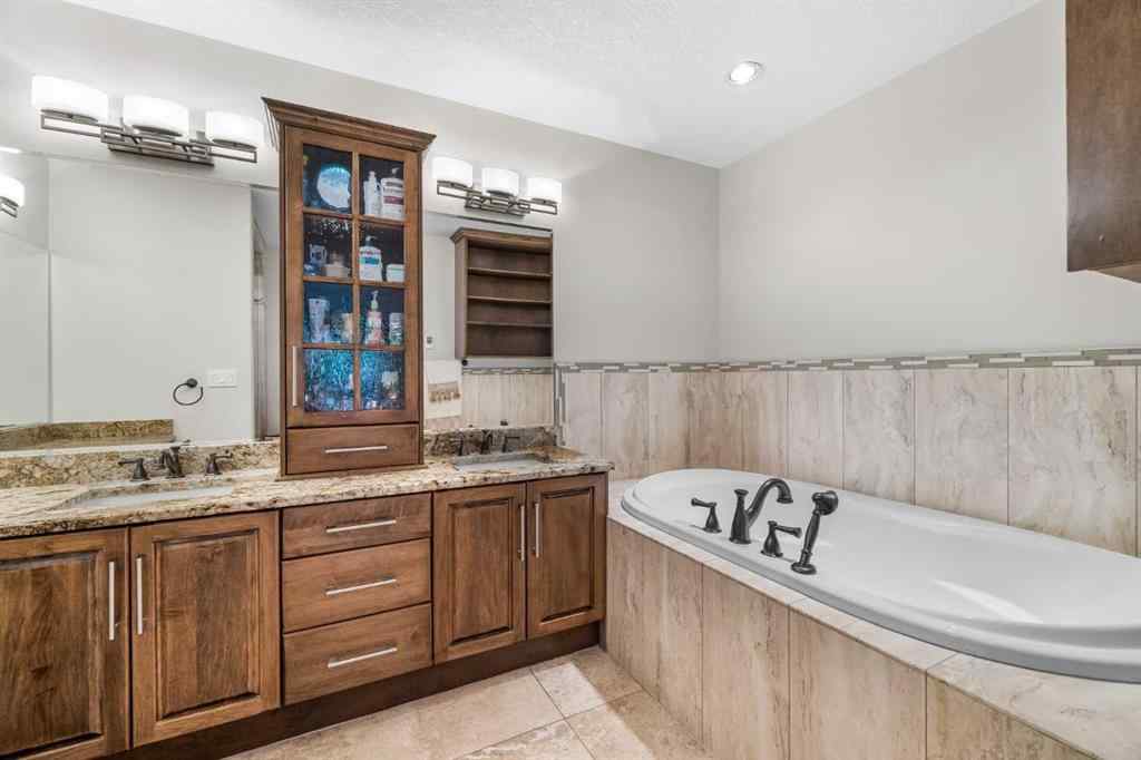 MLS® A2251775 - 120 7 Avenue NE in Crescent Heights Calgary, Residential