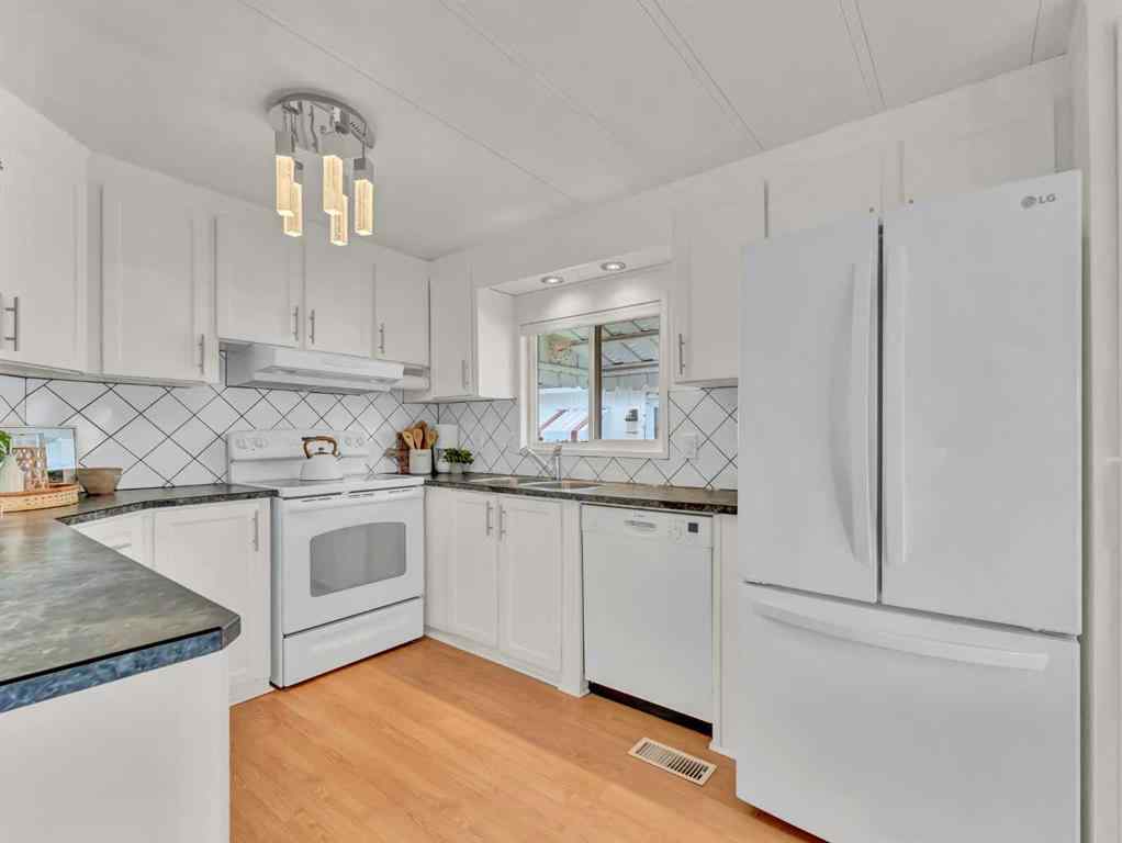 MLS® A2251832 - 135 Anson Avenue SW in SW Hill Medicine Hat, Residential