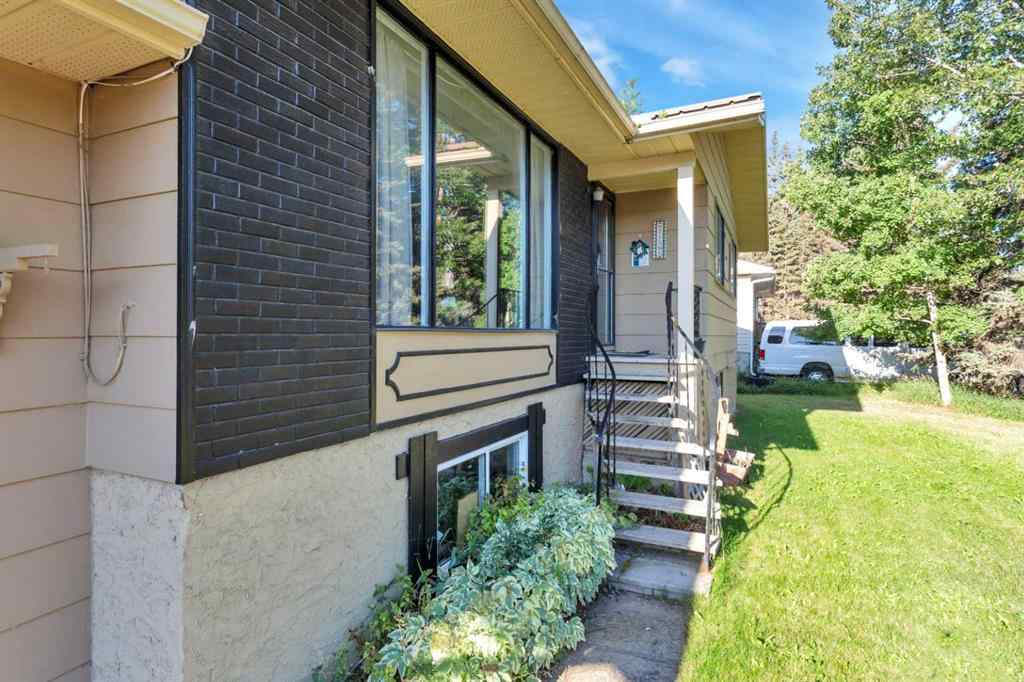 MLS® A2251856 - 404 3 Avenue SW in NONE Sundre, Residential