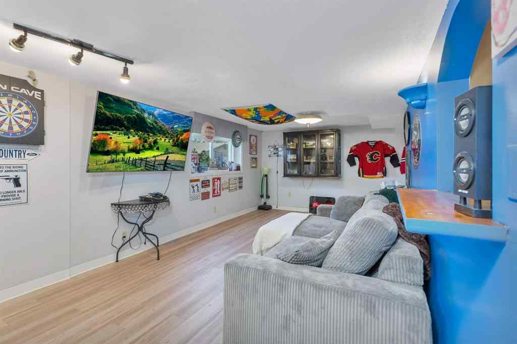 MLS® A2251856 - 404 3 Avenue SW in NONE Sundre, Residential