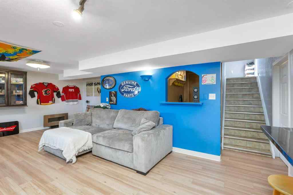 MLS® A2251856 - 404 3 Avenue SW in NONE Sundre, Residential