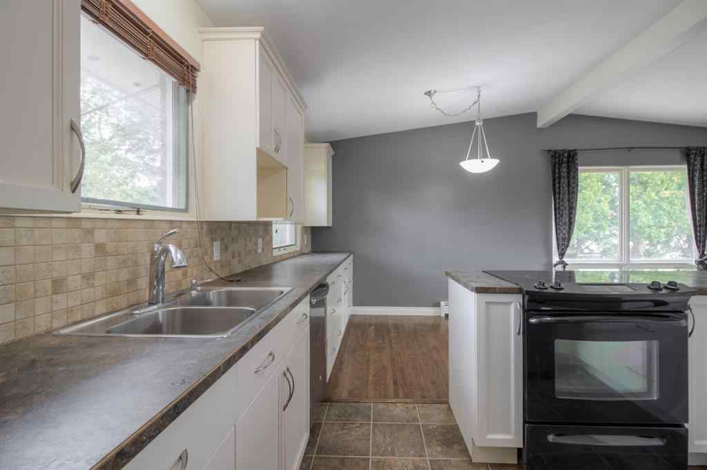 MLS® A2251874 - 1107 12 Avenue N in NONE Lethbridge, Residential