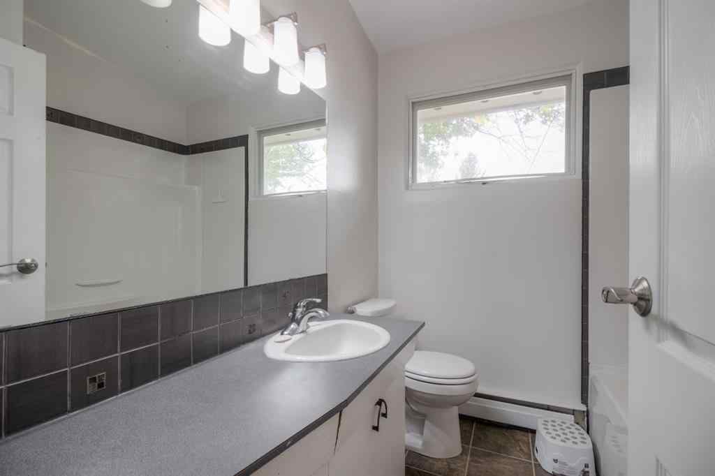 MLS® A2251874 - 1107 12 Avenue N in NONE Lethbridge, Residential