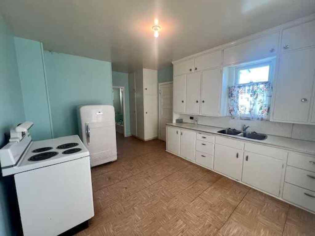 MLS® A2251878 - 4811 46 Avenue  in Forestburg Forestburg, Residential
