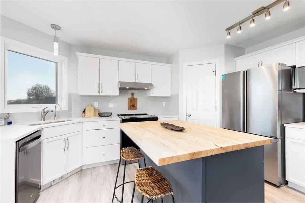 MLS® A2251886 - 522 Stonegate Road NW in Stonegate Airdrie, Residential