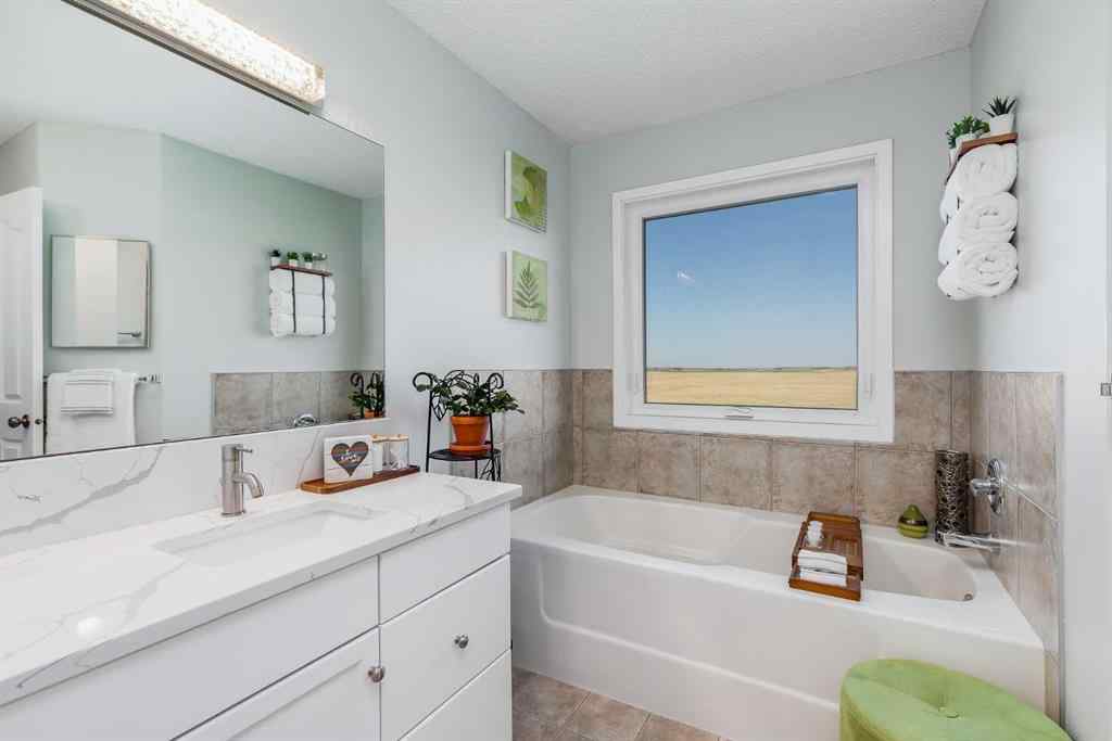 MLS® A2251886 - 522 Stonegate Road NW in Stonegate Airdrie, Residential