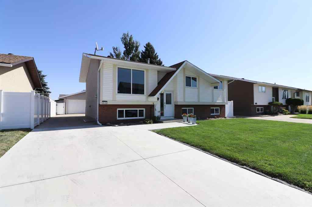 MLS® A2251893 - 976 Ross Glen Drive SE in Ross Glen Medicine Hat, Residential