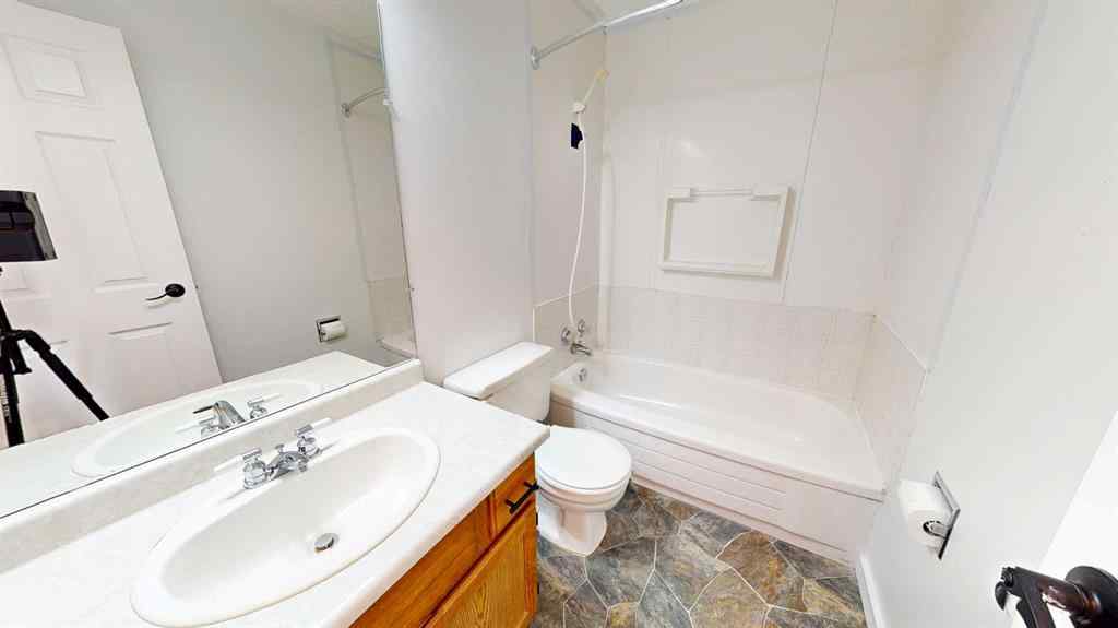 MLS® A2251893 - 976 Ross Glen Drive SE in Ross Glen Medicine Hat, Residential