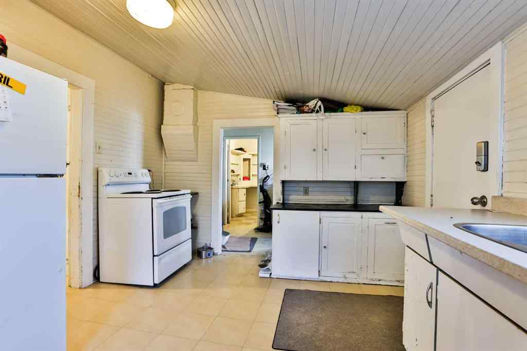 MLS® A2251902 - 915 6 Street N in Staffordville Lethbridge, Residential