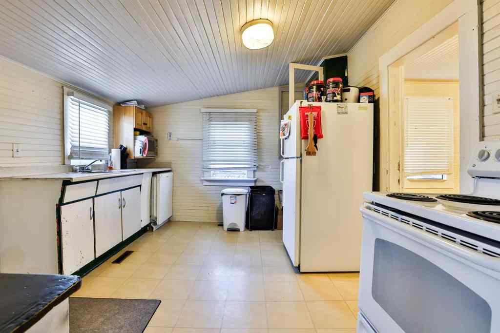 MLS® A2251902 - 915 6 Street N in Staffordville Lethbridge, Residential