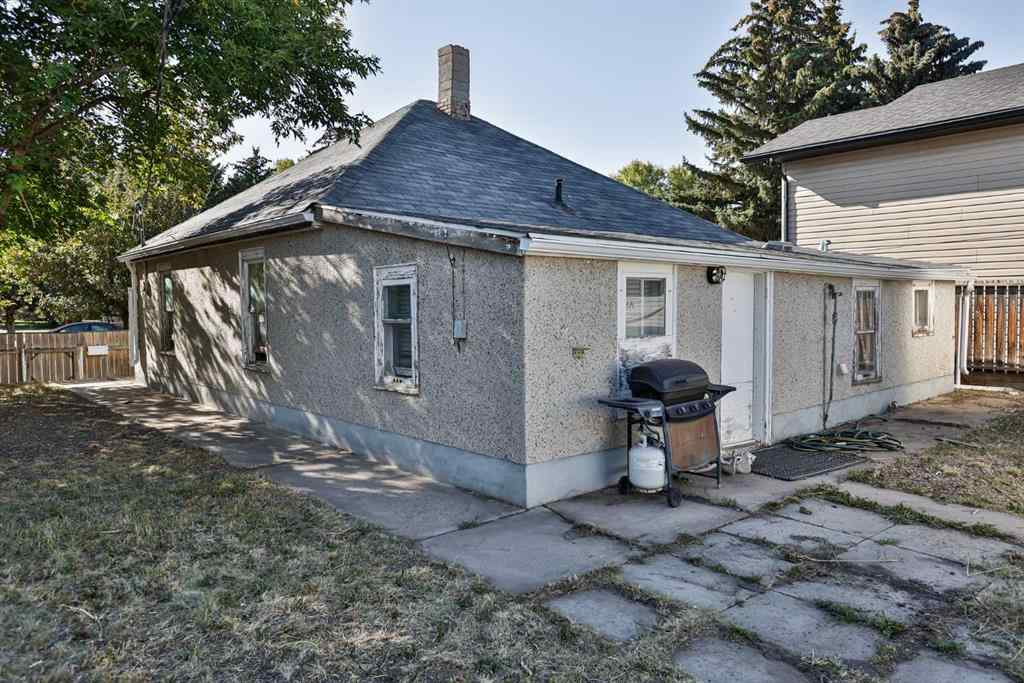 MLS® A2251902 - 915 6 Street N in Staffordville Lethbridge, Residential