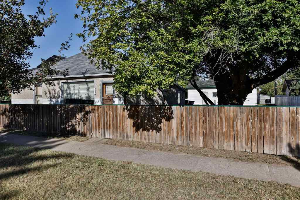 MLS® A2251902 - 915 6 Street N in Staffordville Lethbridge, Residential