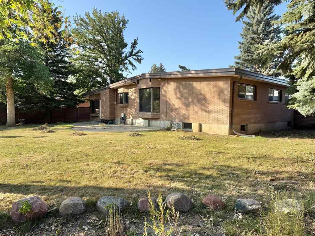 MLS® A2251905 - 15 Laurel Place W in West End Brooks, Residential