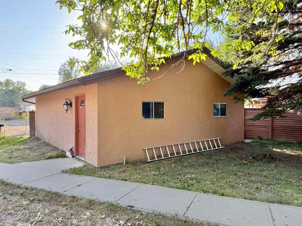 MLS® A2251905 - 15 Laurel Place W in West End Brooks, Residential