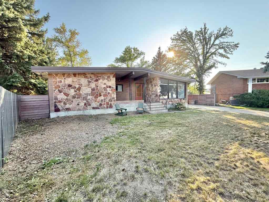 MLS® A2251905 - 15 Laurel Place W in West End Brooks, Residential