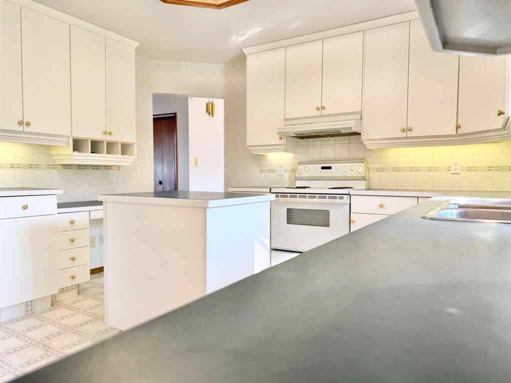 MLS® A2251905 - 15 Laurel Place W in West End Brooks, Residential