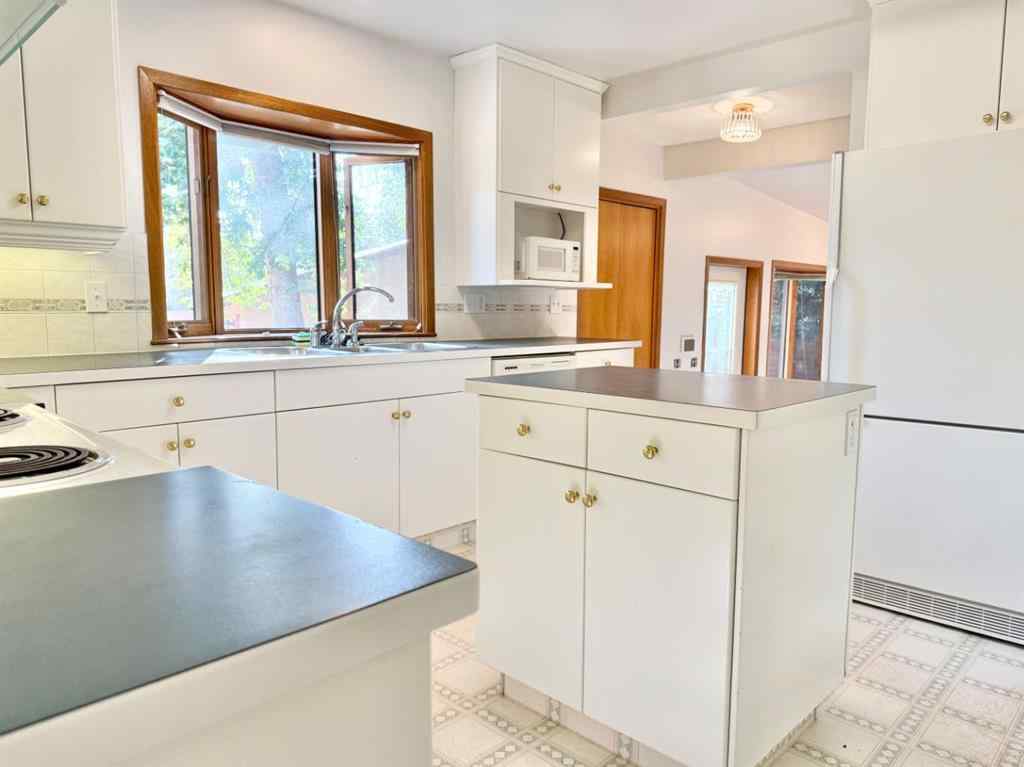MLS® A2251905 - 15 Laurel Place W in West End Brooks, Residential