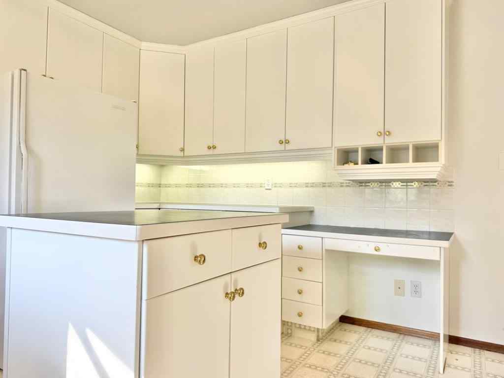 MLS® A2251905 - 15 Laurel Place W in West End Brooks, Residential