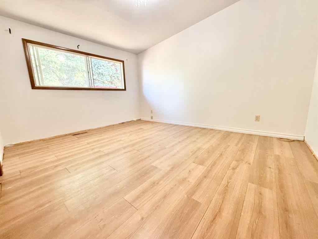 MLS® A2251905 - 15 Laurel Place W in West End Brooks, Residential