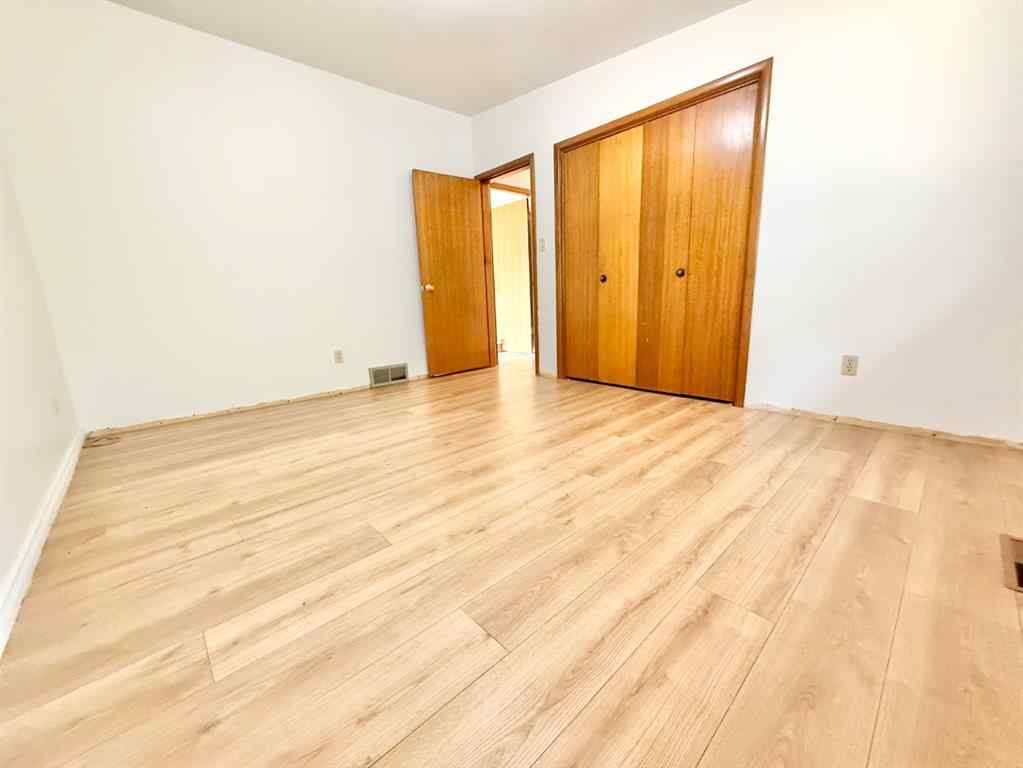 MLS® A2251905 - 15 Laurel Place W in West End Brooks, Residential