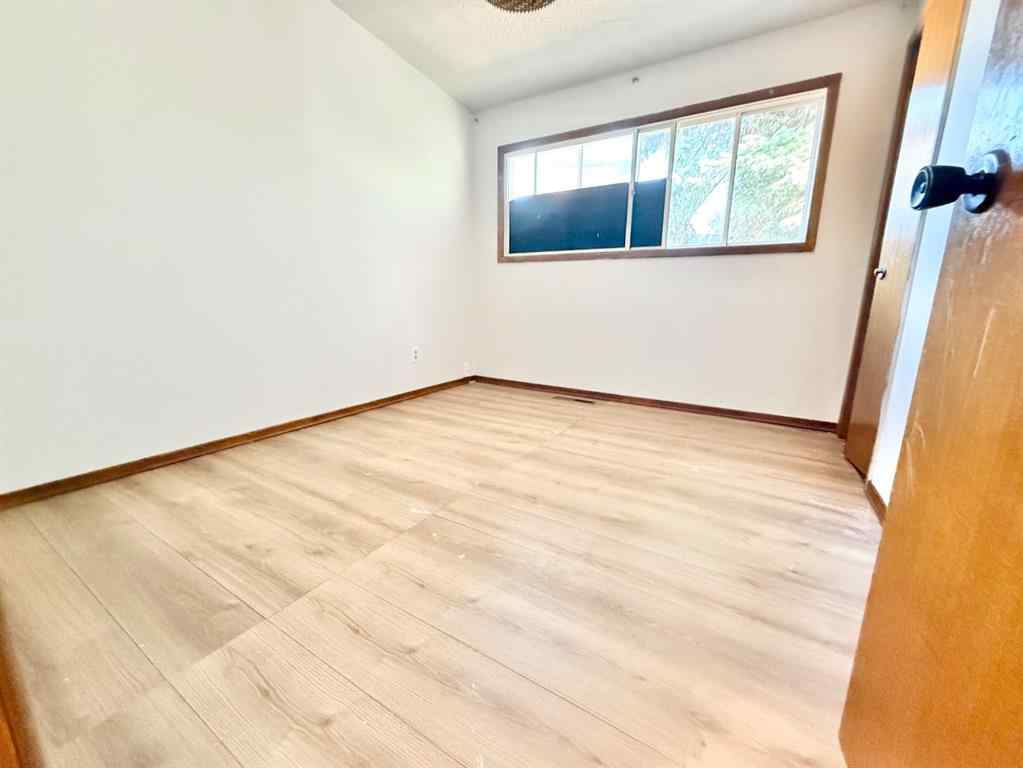 MLS® A2251905 - 15 Laurel Place W in West End Brooks, Residential