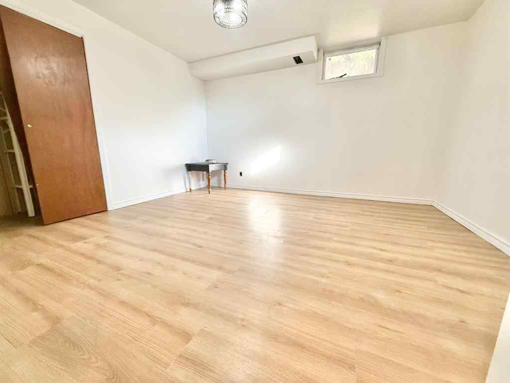 MLS® A2251905 - 15 Laurel Place W in West End Brooks, Residential
