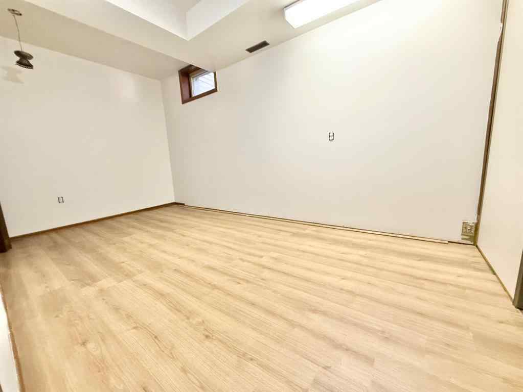 MLS® A2251905 - 15 Laurel Place W in West End Brooks, Residential