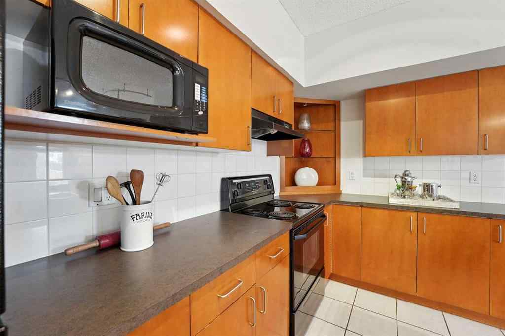 MLS® A2251907 - Unit #202 527 15 Avenue SW in Beltline Calgary, Residential