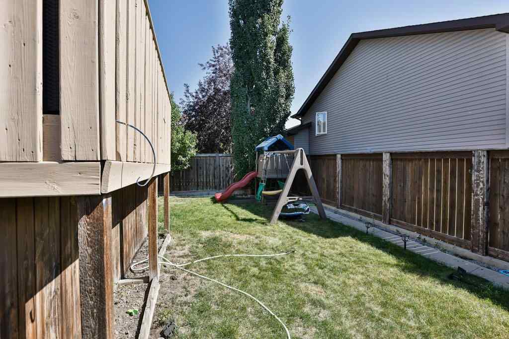 MLS® A2251911 - 368 Grizzly Crescent N in Uplands Lethbridge, Residential