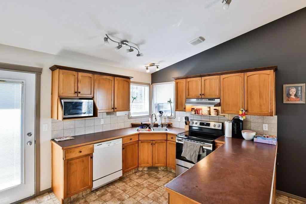 MLS® A2251911 - 368 Grizzly Crescent N in Uplands Lethbridge, Residential