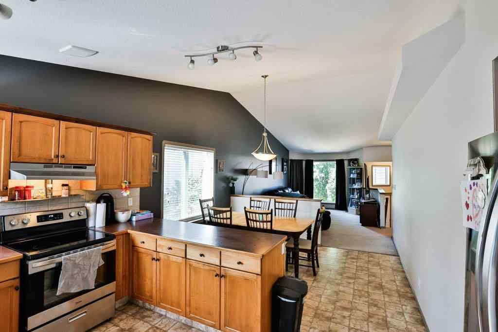 MLS® A2251911 - 368 Grizzly Crescent N in Uplands Lethbridge, Residential
